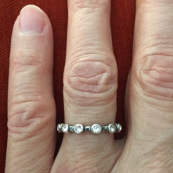 ๐ Grace & Heart In The Round Ring - Picture 5 of 8